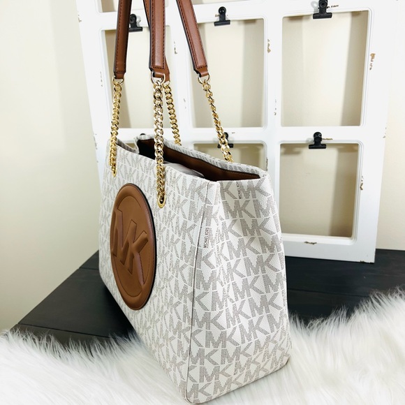 Michael Kors Brynn Large Chain Shoulder Tote - Picture 5 of 12